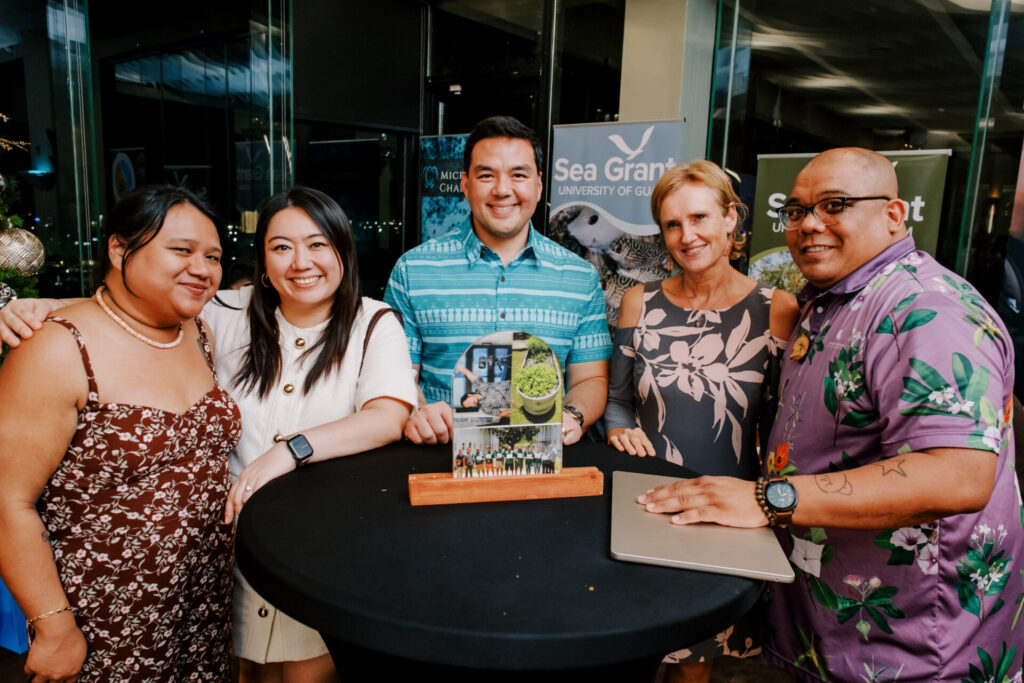 CIS-SG_20251216_2025AlumniMixer-139