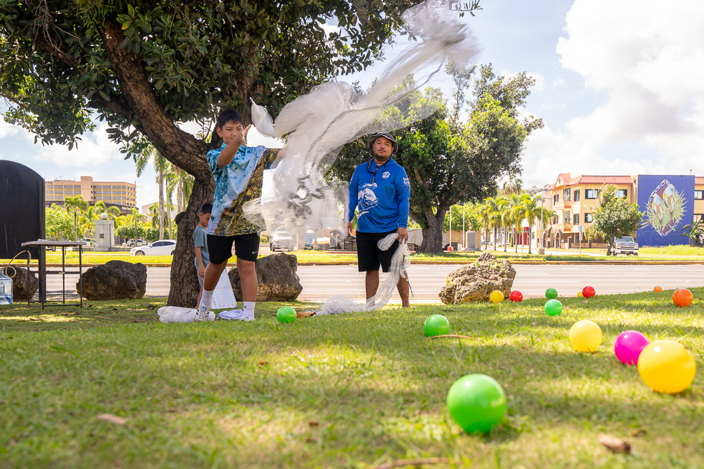 Talayeru Shane Root was on hand for talaya demonstrations and lessons. The talaya has been a staple of local fishers on Guam throughout history. Talayerus not only use the tool, but also handcraft them with processes that have been used for generations.
